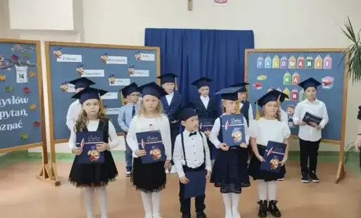 Zdjęcie do Pierwszoklasiści w gronie uczni&oacute;w 